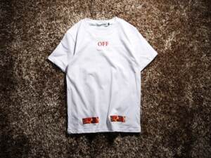 Camiseta com estampa Off White