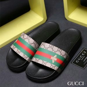 Chinelo couro Gucci