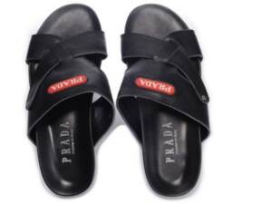 Sandália Chinelo de Couro Prada