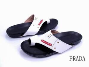 Sandália Chinelo de Couro Prada