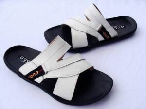 Sandália branca de couro Gucci