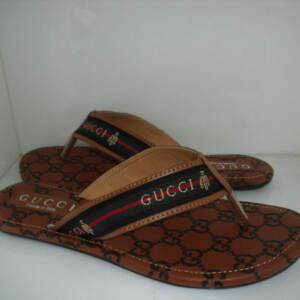 Sandália chinelo couro Gucci