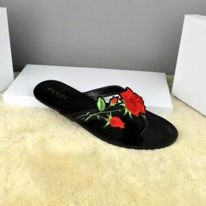 Sandália com flor chinelo couro Gucci