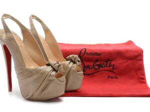 Sapato Alto Christian Louboutin 14cm.