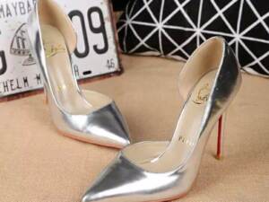 Sapato Prateado Christian Louboutin 10cm.