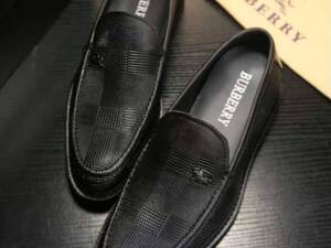 Sapato de Couro Burberry