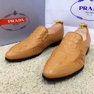 Sapato de Couro Prada