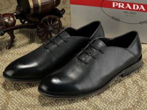 Sapato de Couro Prada