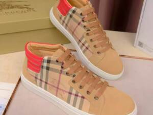Tênis Couro Cano Alto Burberry